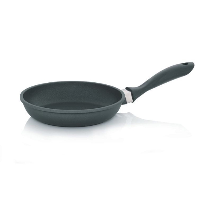 patelnia, śred. 20 cm